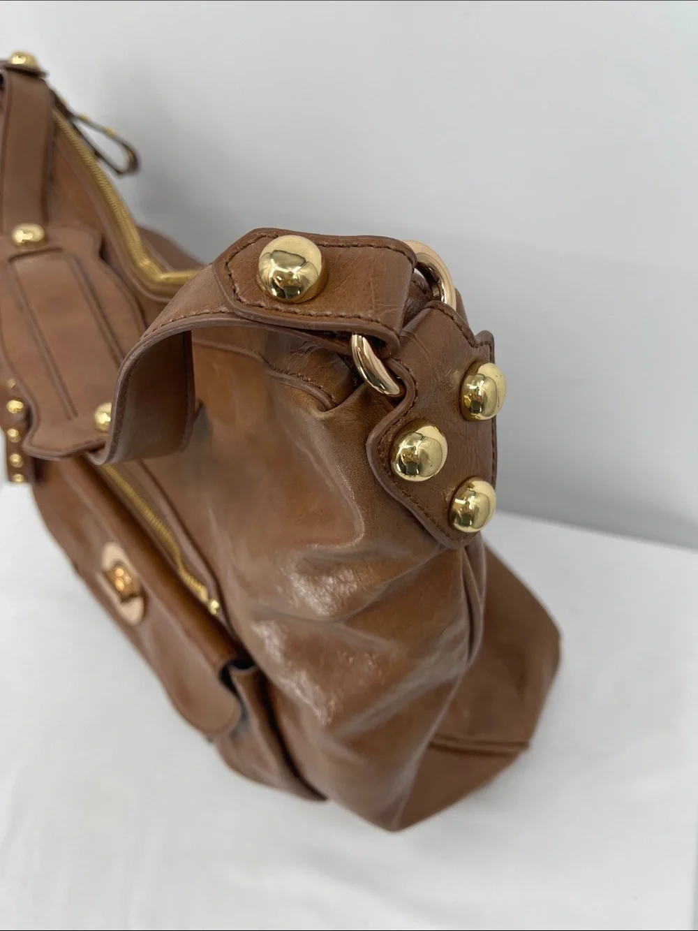 JESSICA SIMPSON  HOBO Tote/PURSE /Bag with Floral Lining - Tan GOLD DETAILS
